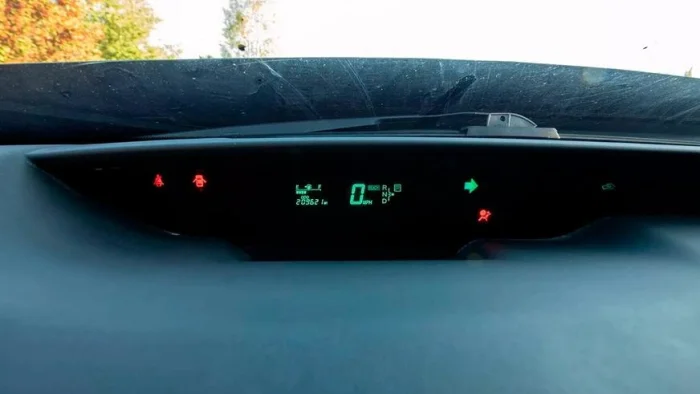 Toyota Prius в стиле Cybertruck: инновационный гибридный автомобиль для будущего.