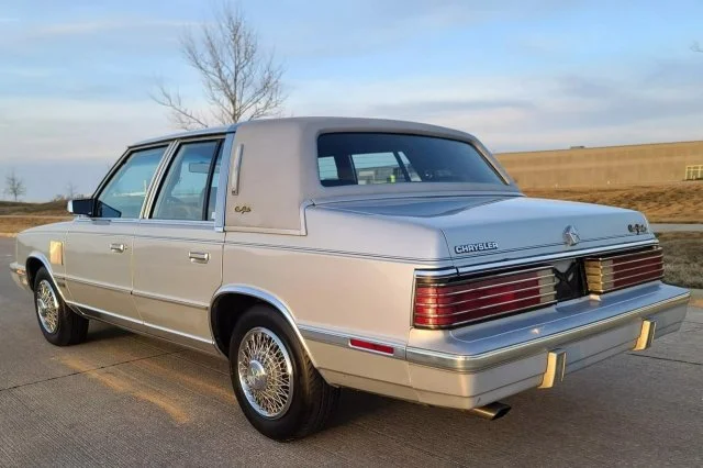 Панель приборов Chrysler New Yorker 80-х: воплощение стиля эпохи