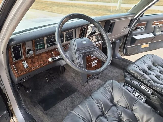Панель приборов Chrysler New Yorker 80-х: воплощение стиля эпохи