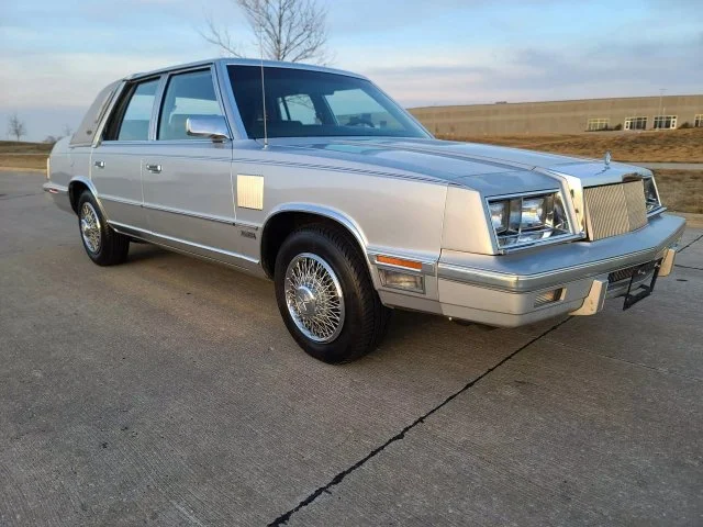 Панель приборов Chrysler New Yorker 80-х: воплощение стиля эпохи