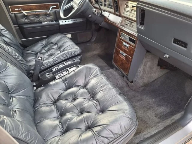 Панель приборов Chrysler New Yorker 80-х: воплощение стиля эпохи