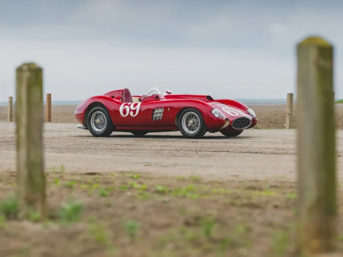 Историческая Ferrari 1955 года, принадлежавшая легендарному Кэрроллу Шелби, выставлена на аукцион!