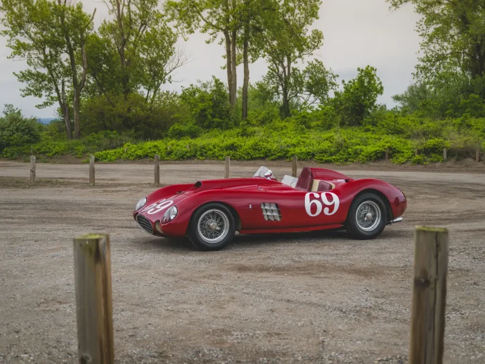 Историческая Ferrari 1955 года, принадлежавшая легендарному Кэрроллу Шелби, выставлена на аукцион!