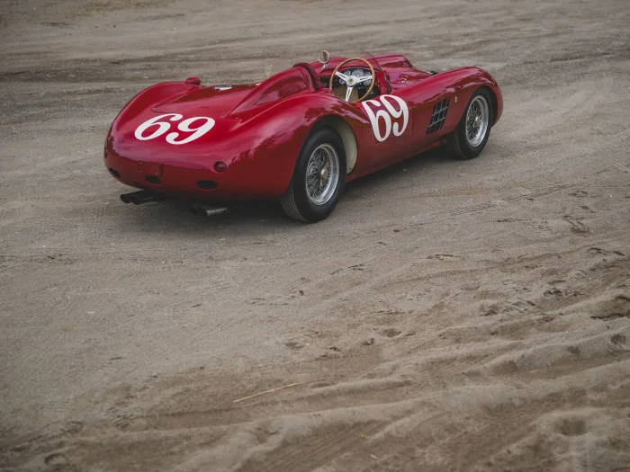 Историческая Ferrari 1955 года, принадлежавшая легендарному Кэрроллу Шелби, выставлена на аукцион!