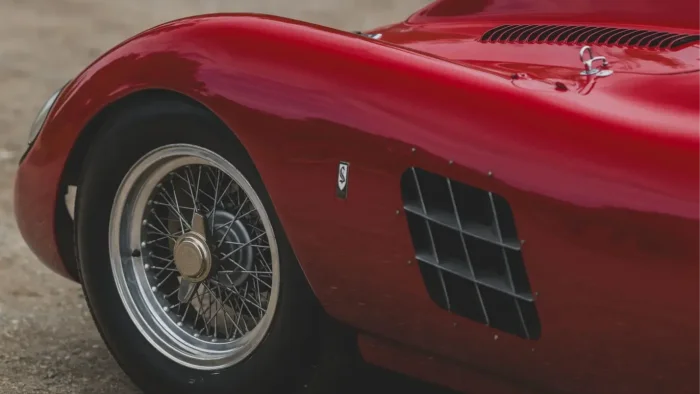 Историческая Ferrari 1955 года, принадлежавшая легендарному Кэрроллу Шелби, выставлена на аукцион!