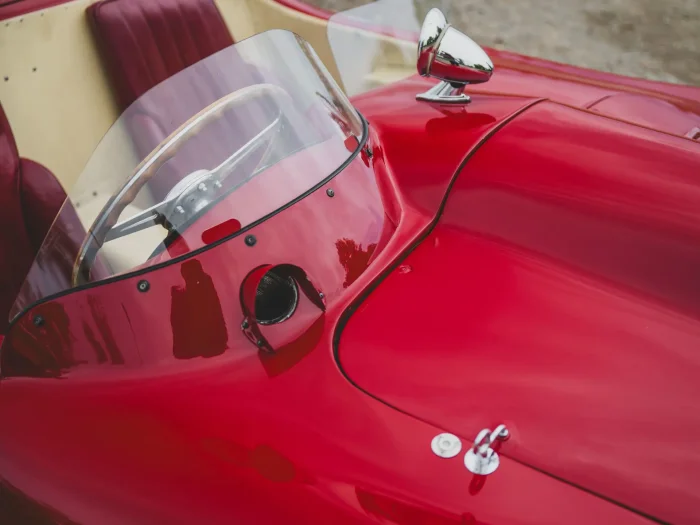 Историческая Ferrari 1955 года, принадлежавшая легендарному Кэрроллу Шелби, выставлена на аукцион!