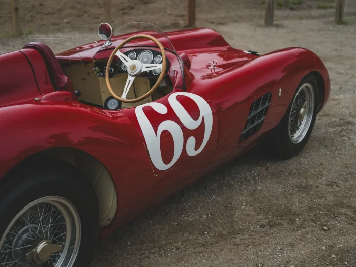 Историческая Ferrari 1955 года, принадлежавшая легендарному Кэрроллу Шелби, выставлена на аукцион!