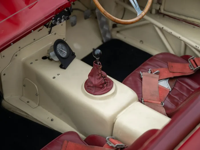 Историческая Ferrari 1955 года, принадлежавшая легендарному Кэрроллу Шелби, выставлена на аукцион!
