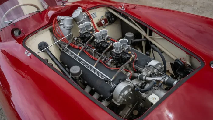 Историческая Ferrari 1955 года, принадлежавшая легендарному Кэрроллу Шелби, выставлена на аукцион!