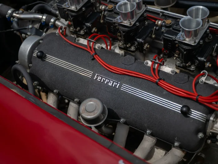 Историческая Ferrari 1955 года, принадлежавшая легендарному Кэрроллу Шелби, выставлена на аукцион!