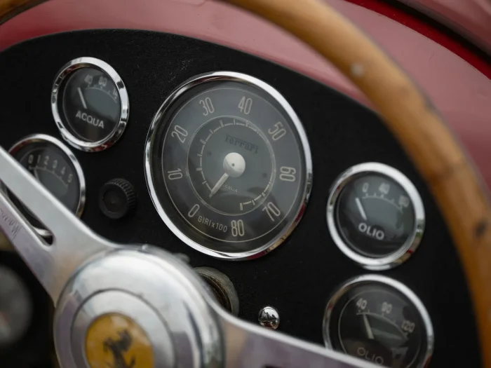 Историческая Ferrari 1955 года, принадлежавшая легендарному Кэрроллу Шелби, выставлена на аукцион!
