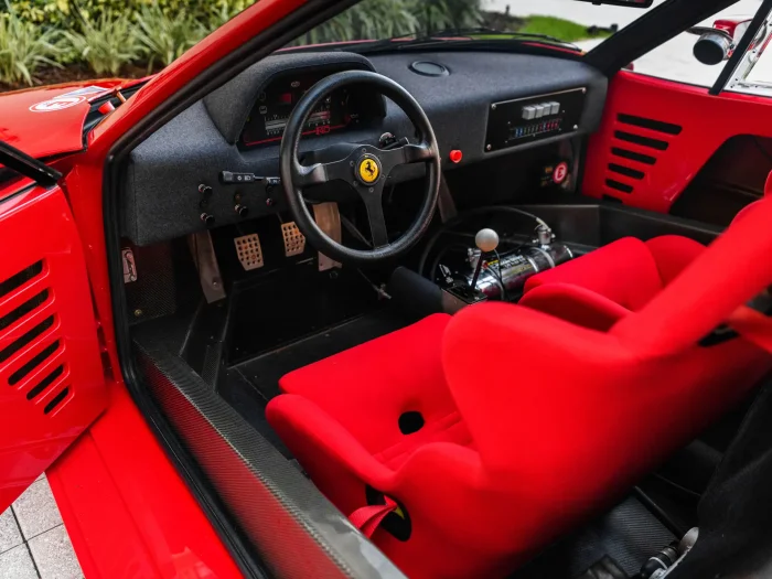 Исторический Ferrari F40: скорость и цена в одном автомобиле
