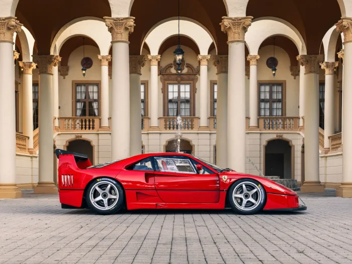 Исторический Ferrari F40: скорость и цена в одном автомобиле