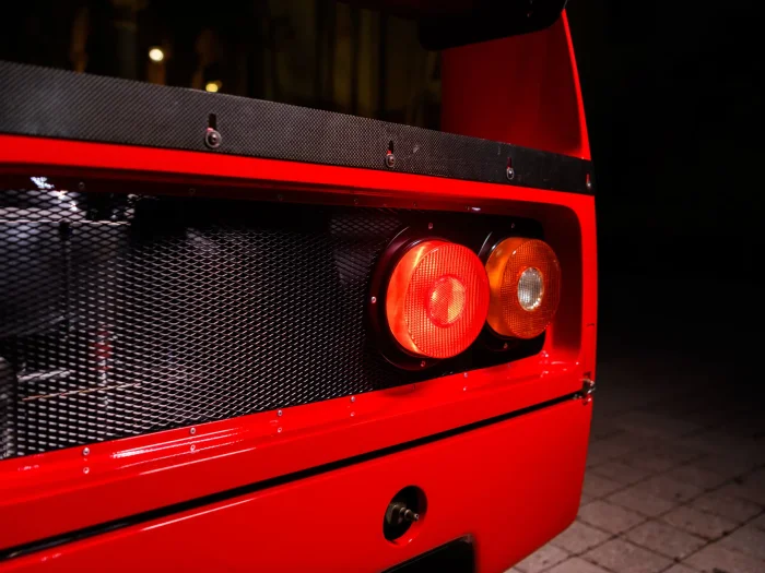 Исторический Ferrari F40: скорость и цена в одном автомобиле