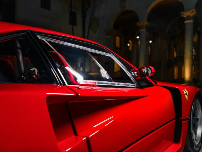 Исторический Ferrari F40: скорость и цена в одном автомобиле