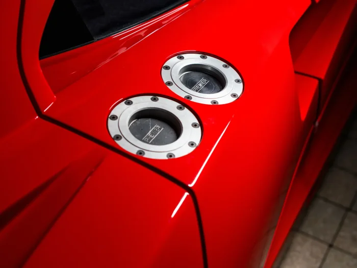 Исторический Ferrari F40: скорость и цена в одном автомобиле