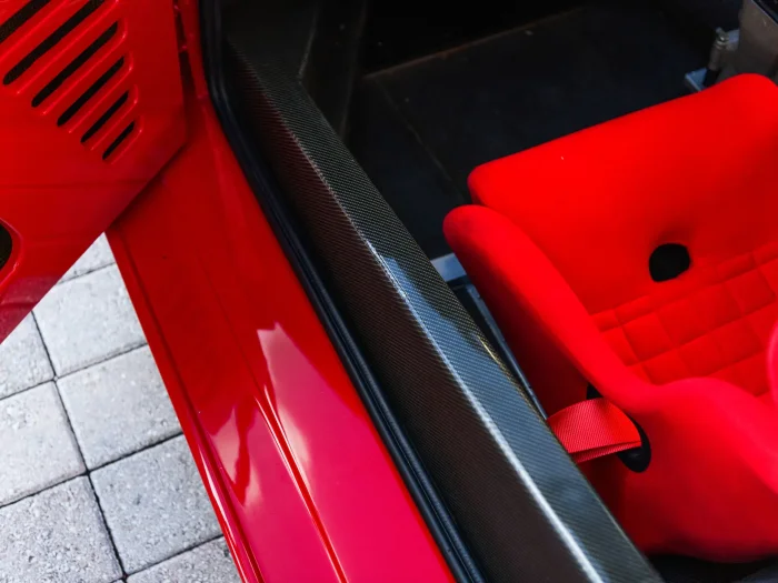 Исторический Ferrari F40: скорость и цена в одном автомобиле