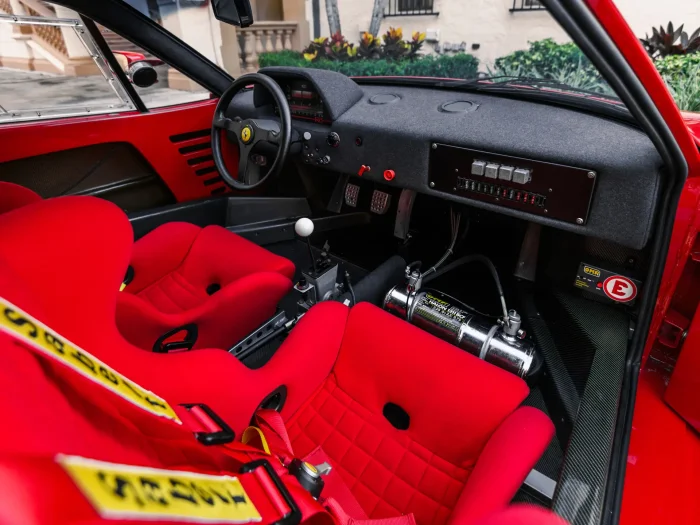 Исторический Ferrari F40: скорость и цена в одном автомобиле