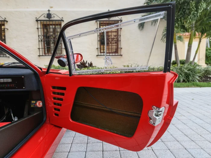 Исторический Ferrari F40: скорость и цена в одном автомобиле
