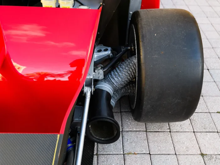 Исторический Ferrari F40: скорость и цена в одном автомобиле